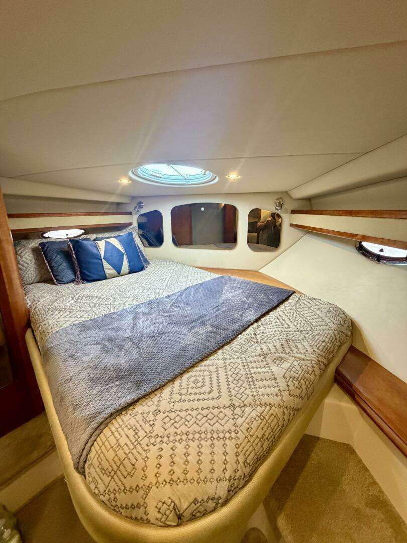2007 Cruisers Yachts 370 Express - Image 5