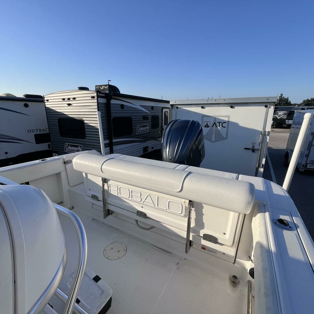 2013 Robalo R240 Center Console - Image 4