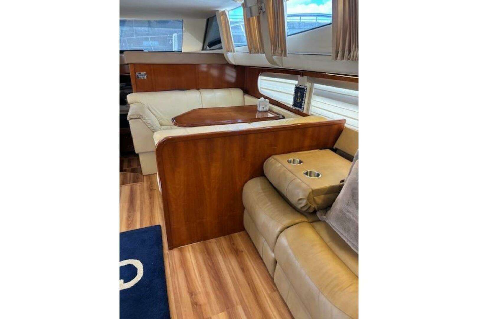 2004 Carver 466 Motor Yacht - Image 35