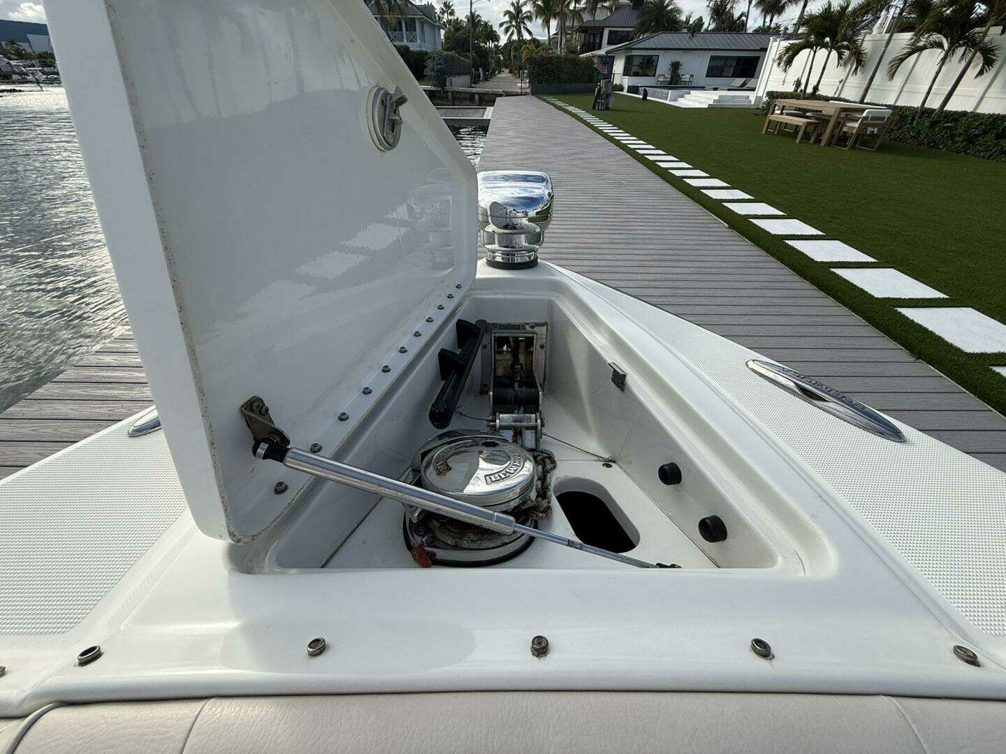 2016 Formula 330 Crossover Bowrider - Image 7