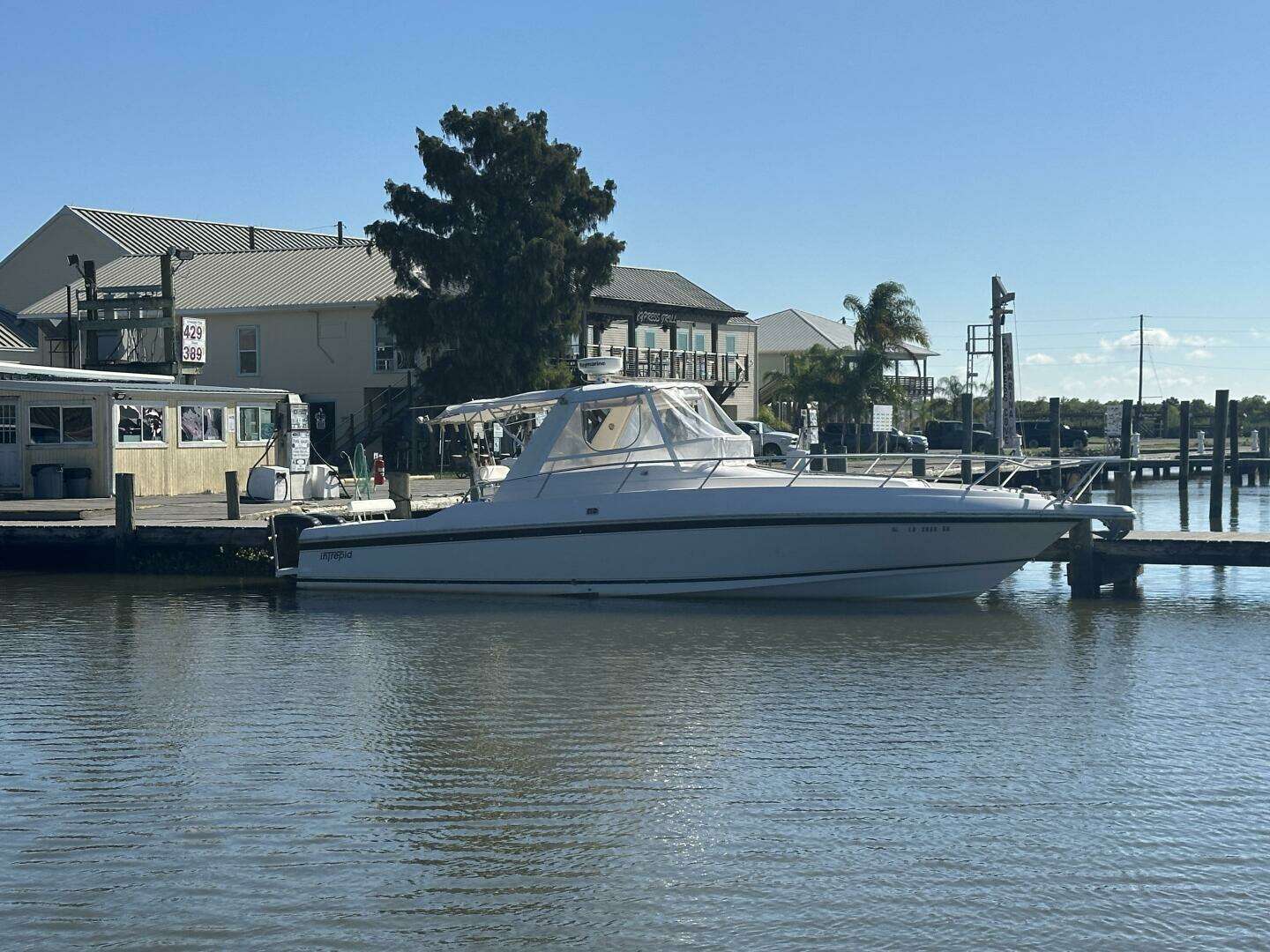 1994 Intrepid 376 Walkaround - Image 2