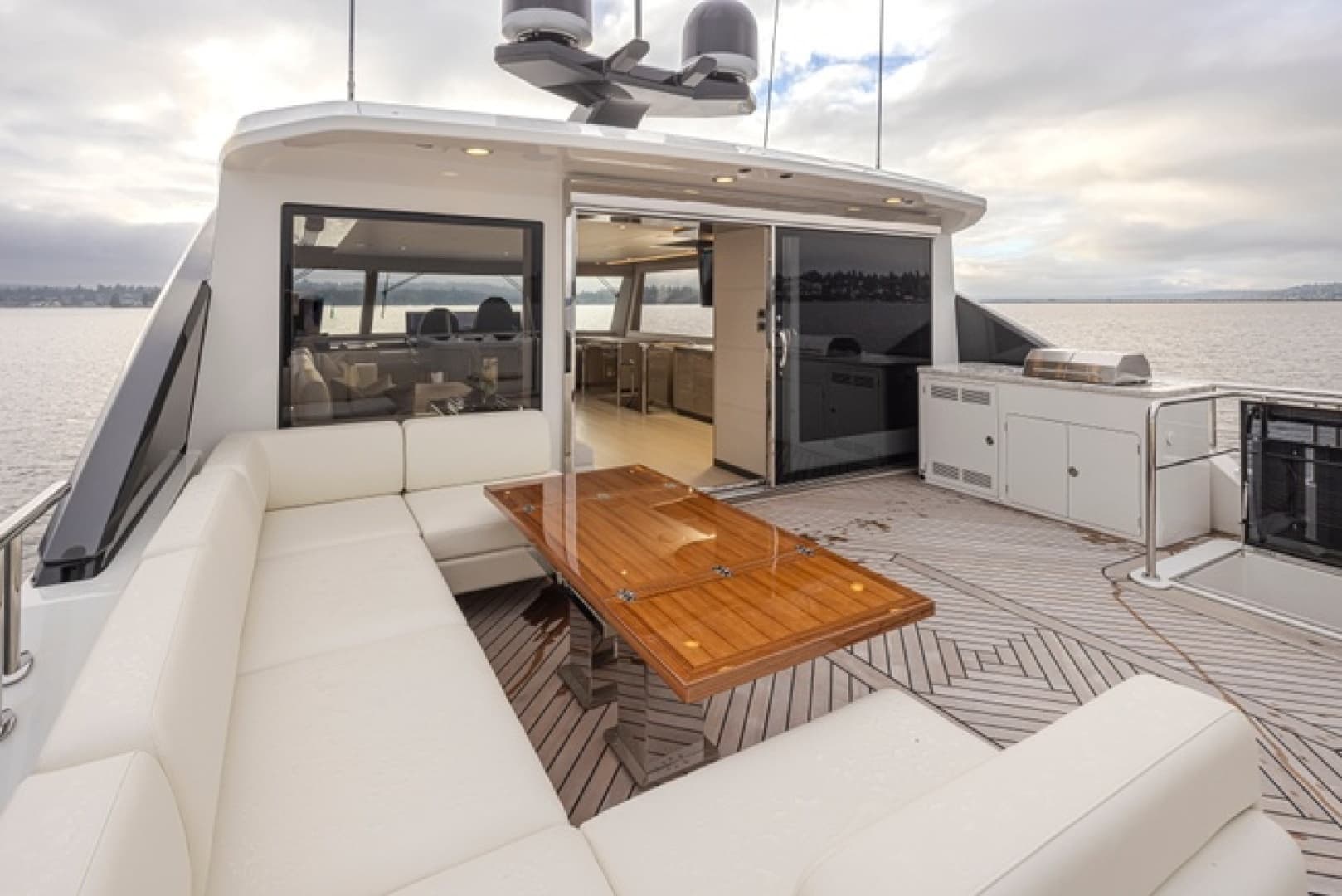 2027 Ocean Alexander 27R - Image 7