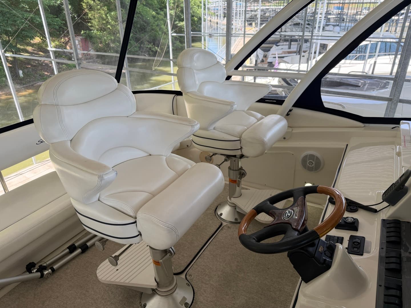 2005 Sea Ray 550 SEDAN BRIDGE - Image 16