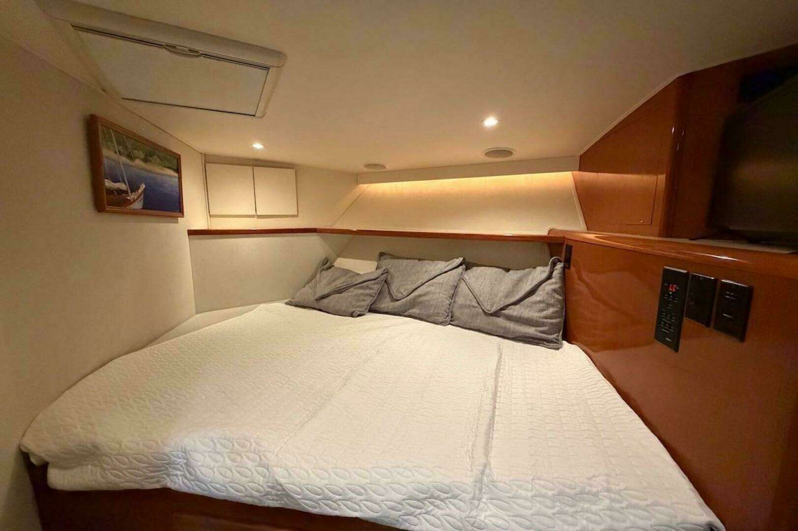 1999 Viking 58 Convertible - Image 26