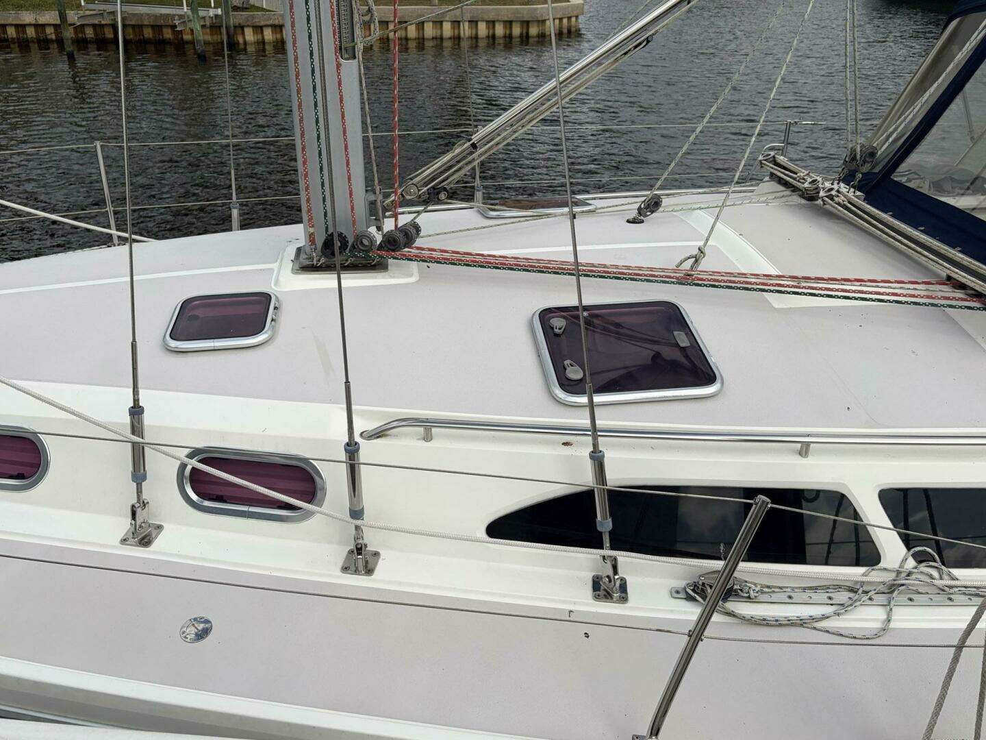 2004 Catalina 350 - Image 12