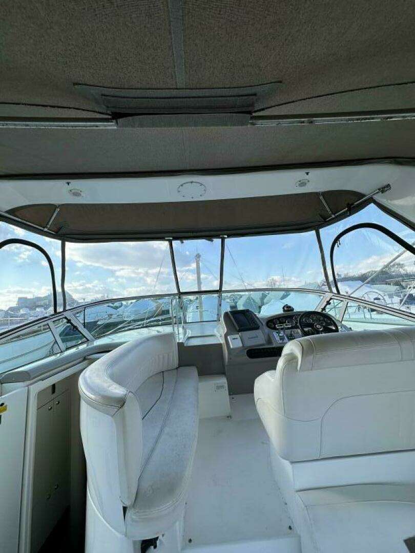 2001 Cruisers 3672 Express - Image 8