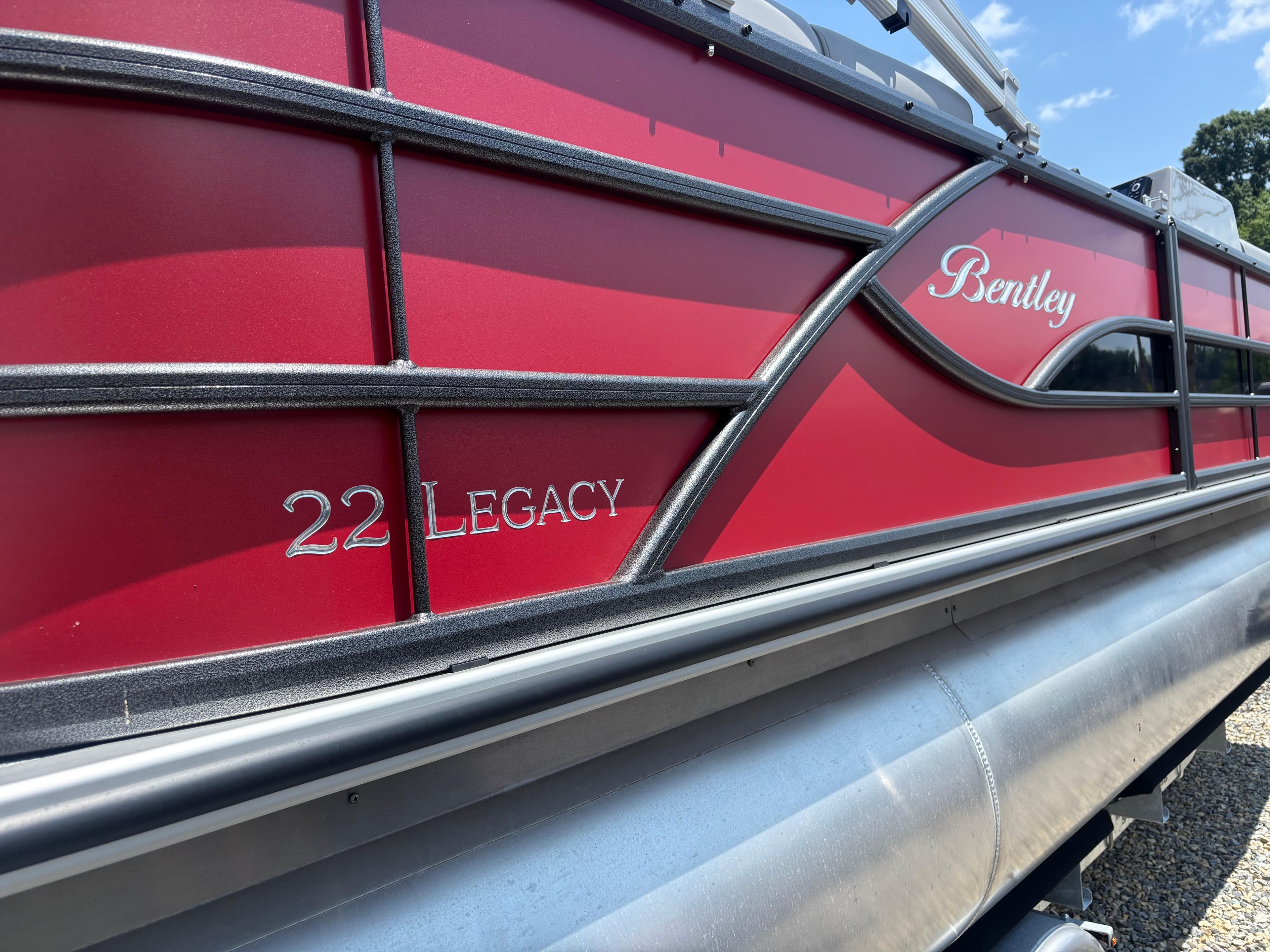 Red Bentley Pontoons 223 NAVIGATOR 2025, side view with "22 Legacy" text.