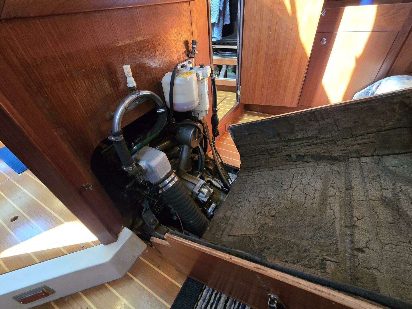 1998 Hunter 410 - Image 58