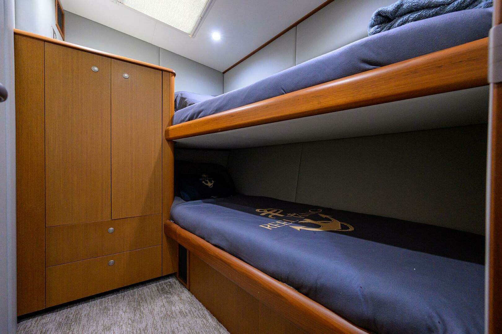 2001 Viking 61 Convertible - Image 15