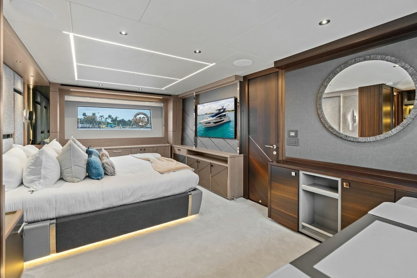 2026 Sunseeker 88 Yacht - Image 65