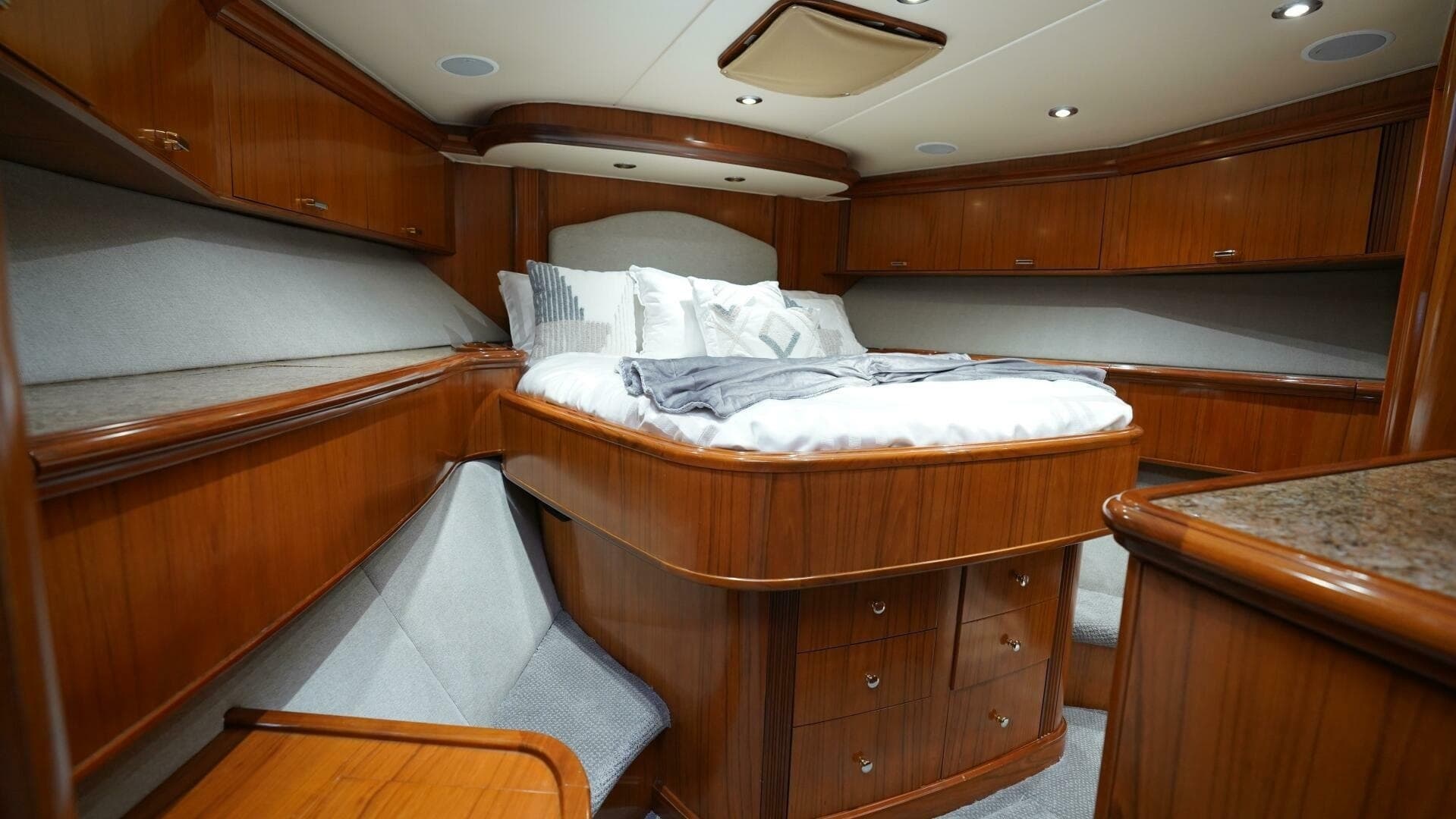 2005 Sea Force IX Enclosed Flybridge - Image 76