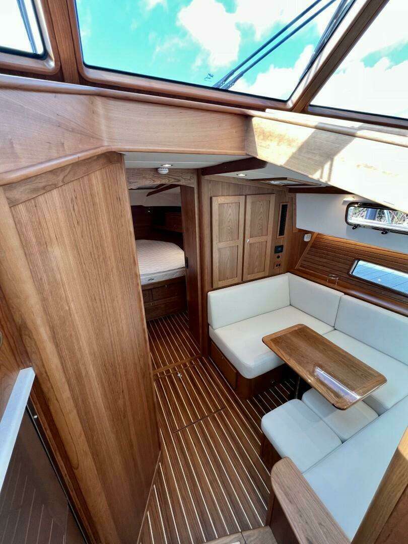 2027 Sabre 43 Salon Express - Image 18