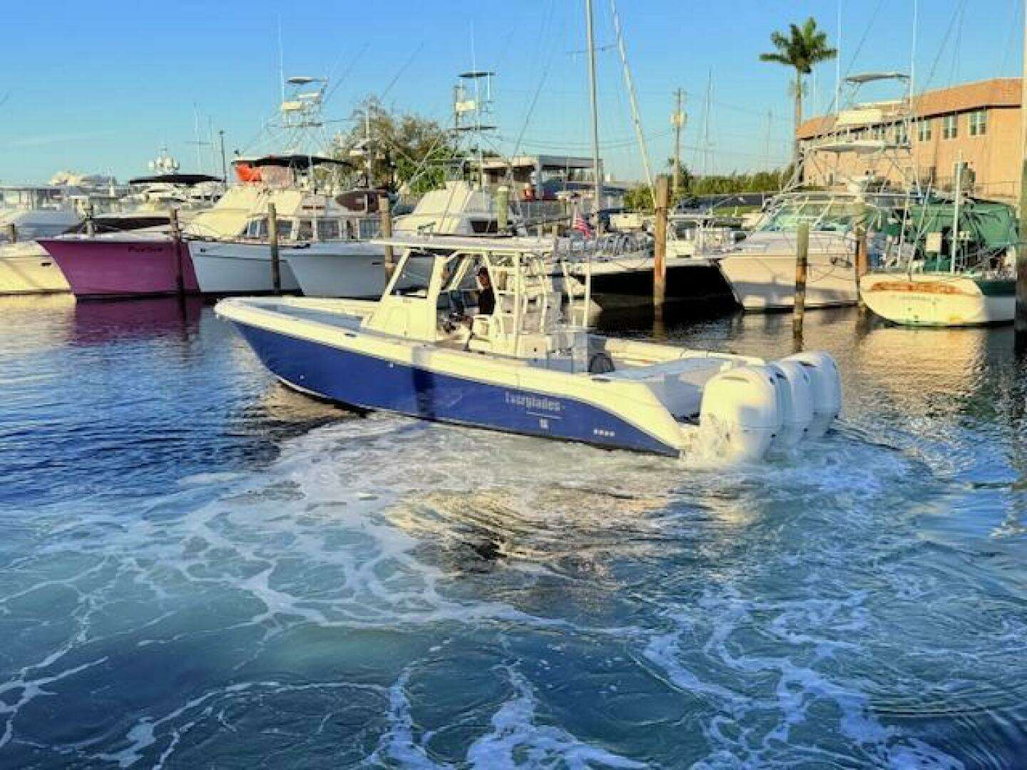2014 Everglades 355 Center Console - Image 7