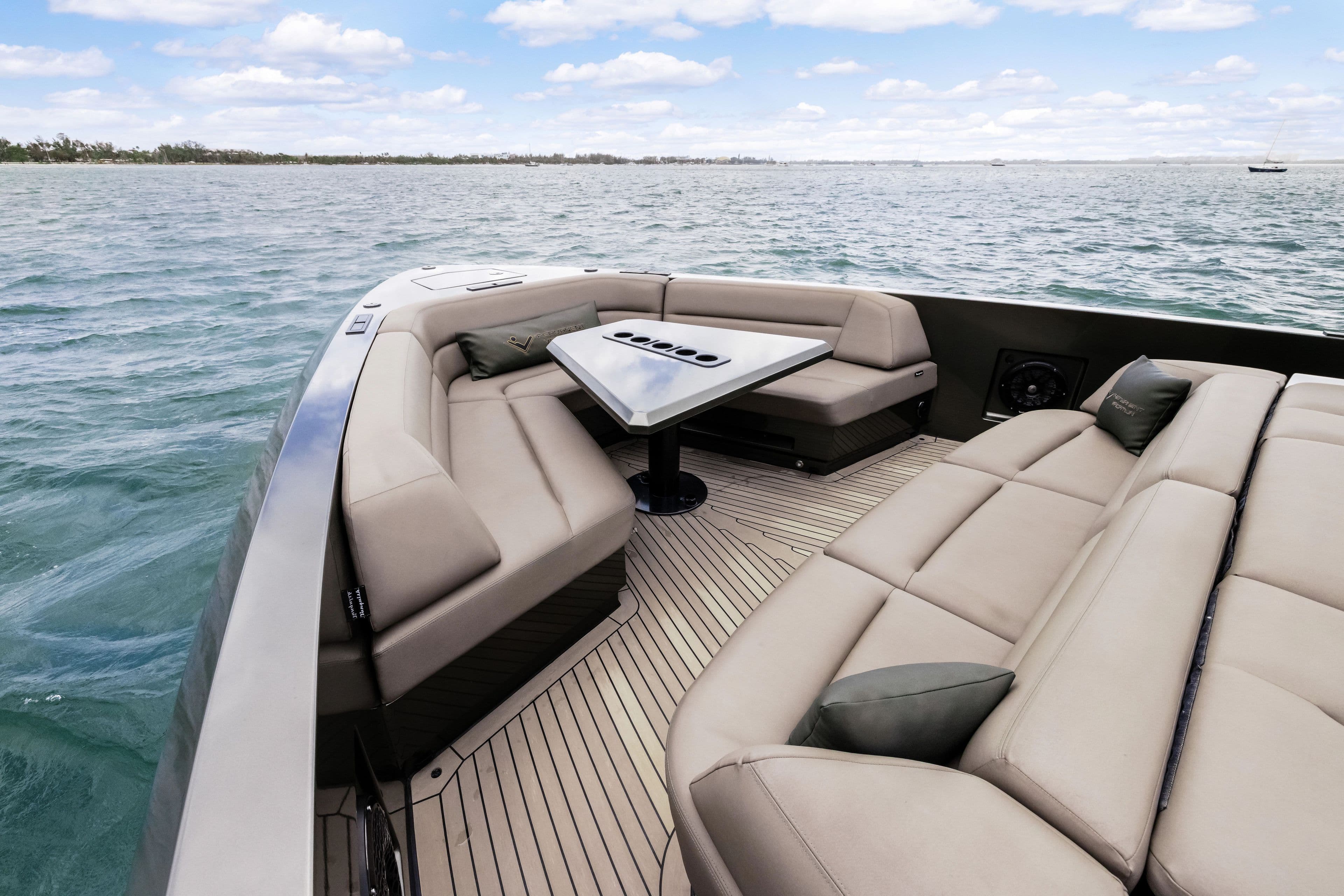 2022 Vanquish Yachts VQ52 Hardtop - 14