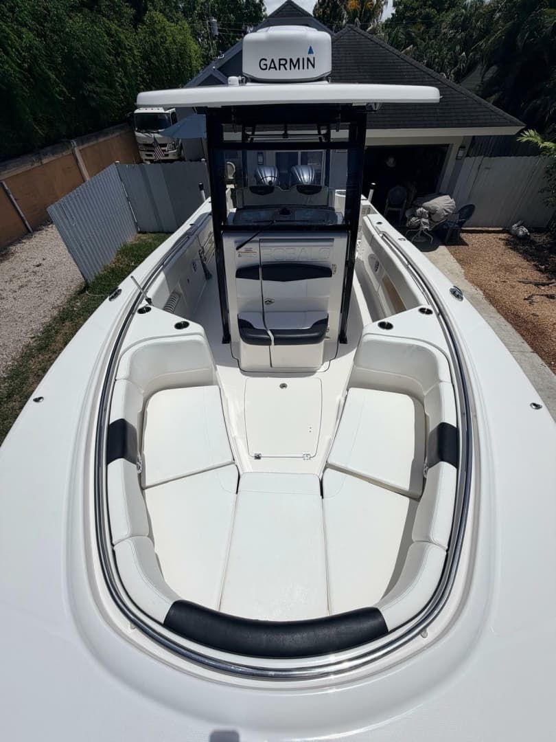 2022 Robalo R302 Center Console - Image 28