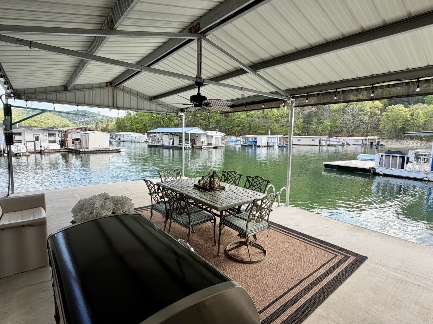 2002 Custom 20 x 53 Floating Cabin - Approx 999/sqft - Image 87