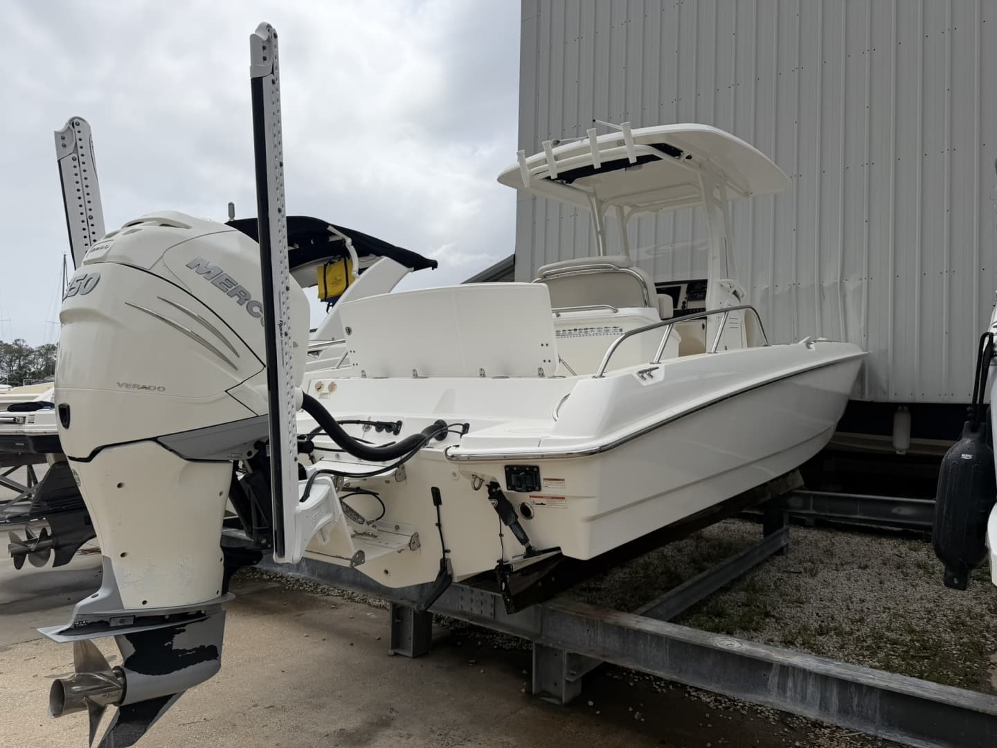 2019 Boston Whaler 270 Dauntless - Image 3