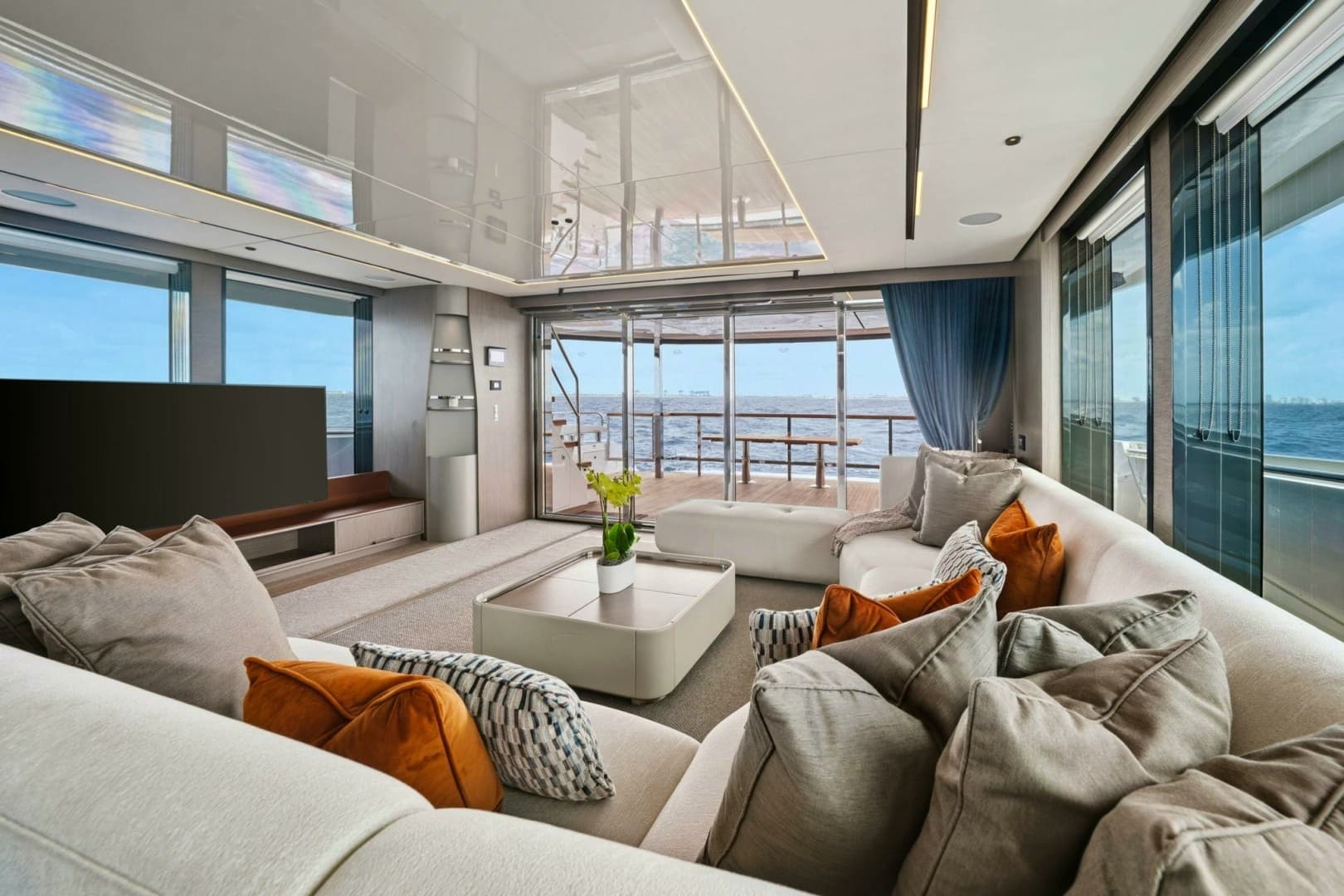 2024 Sunseeker Sunseeker 100 Yacht - Image 12