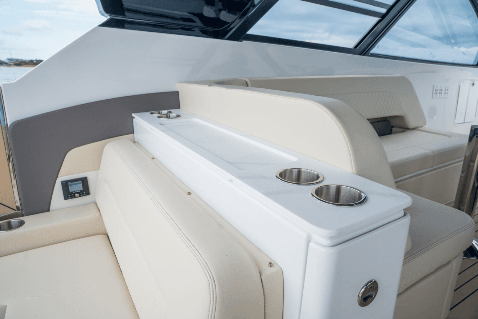 2026 Cruisers Yachts 50GLS OB - Image 31