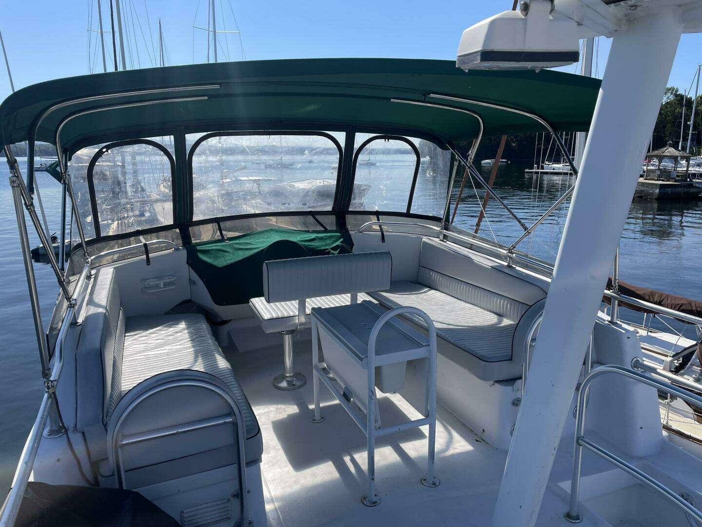 2000 Mainship 390 - Image 17