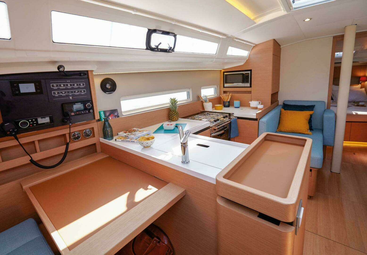 2025 Jeanneau Sun Odyssey 410 - Image 4