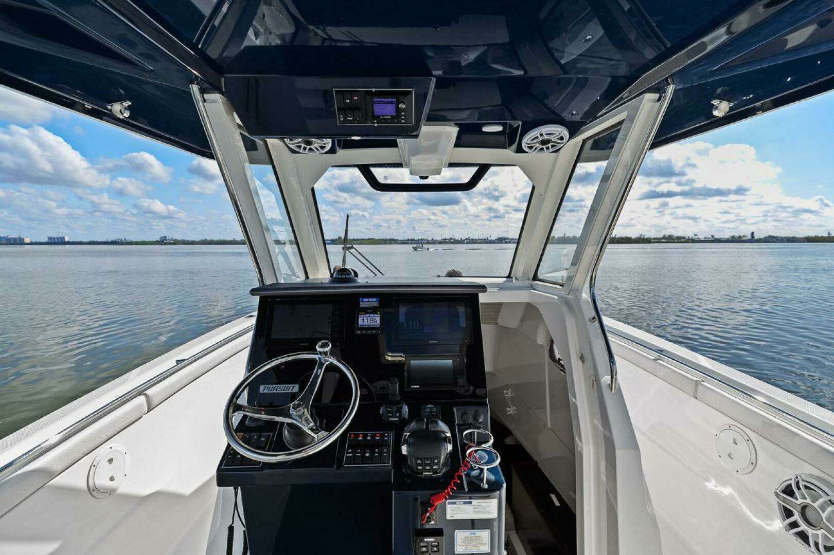 2021 Pursuit S328 - Image 33