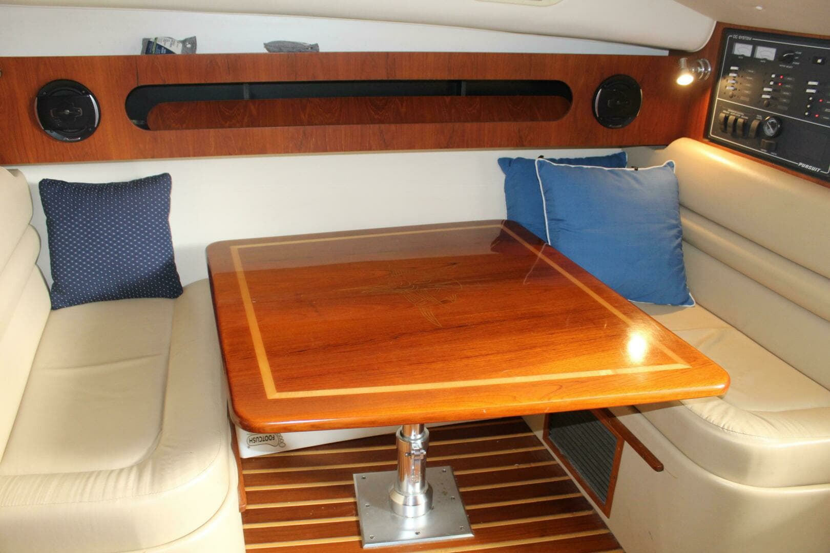 2001 Pursuit 3400 Express - Image 18