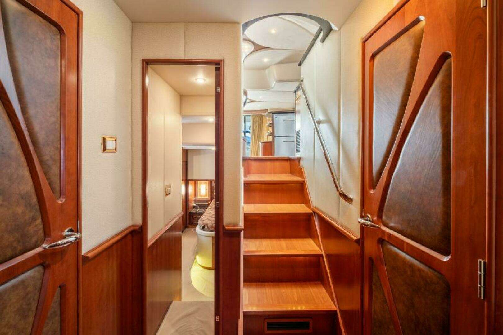 2008 Ovation 52 - Image 19