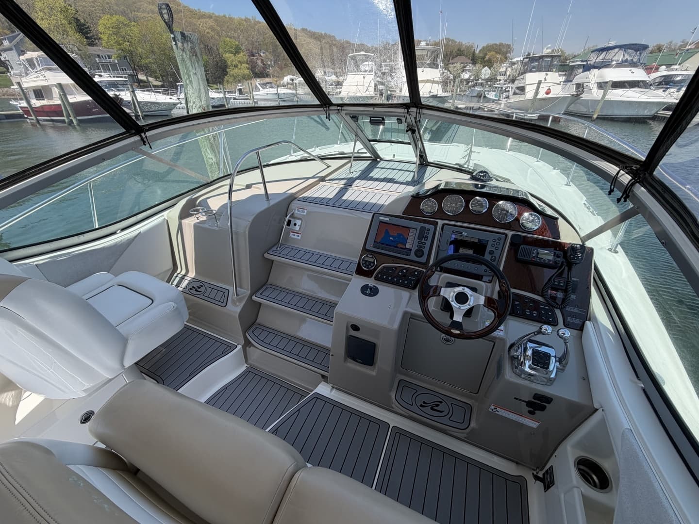 2008 Sea Ray 330 Sundancer - Image 7