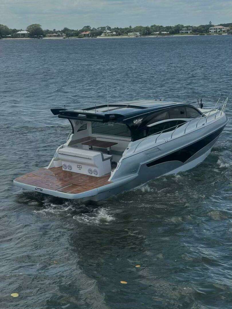2025 Real 40 HT Luxury - Image 13