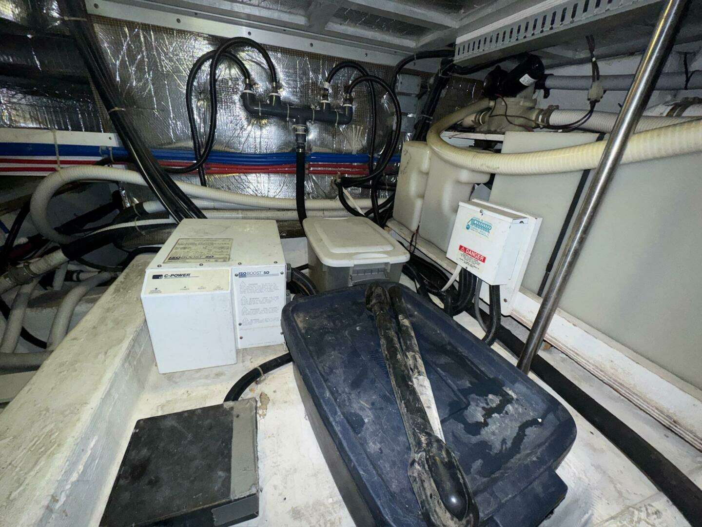 2000 Carver 506 Motor Yacht - Image 32