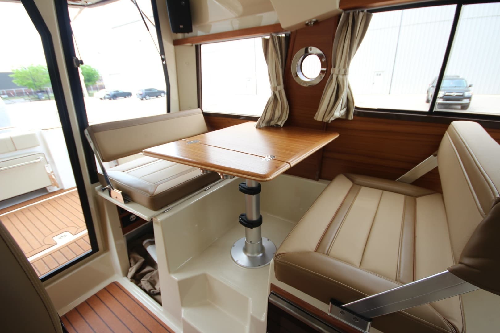 2025 Ranger Tugs R-25 w/Custom Trailer - Image 32
