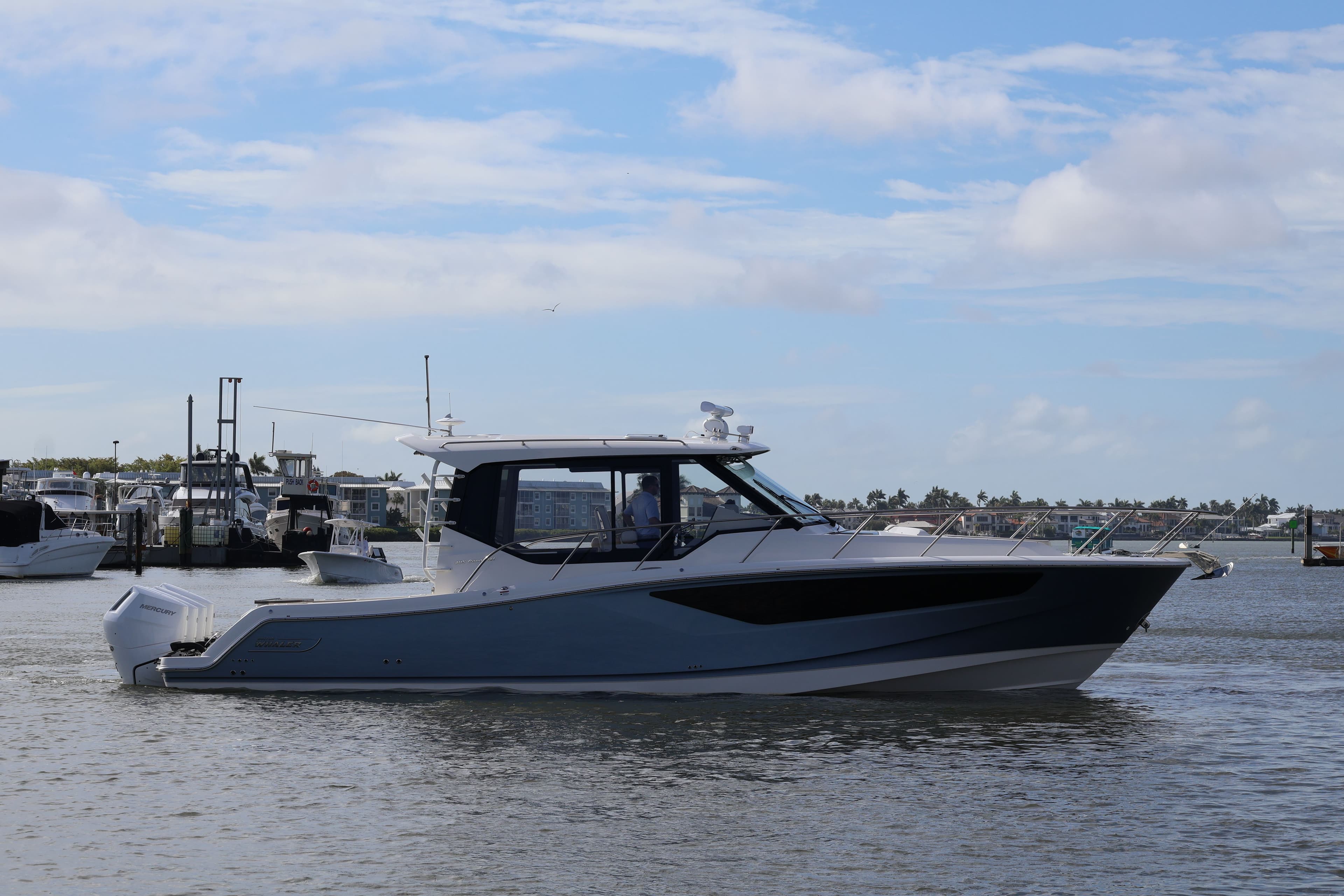 2026 Boston Whaler 405 Conquest - 7
