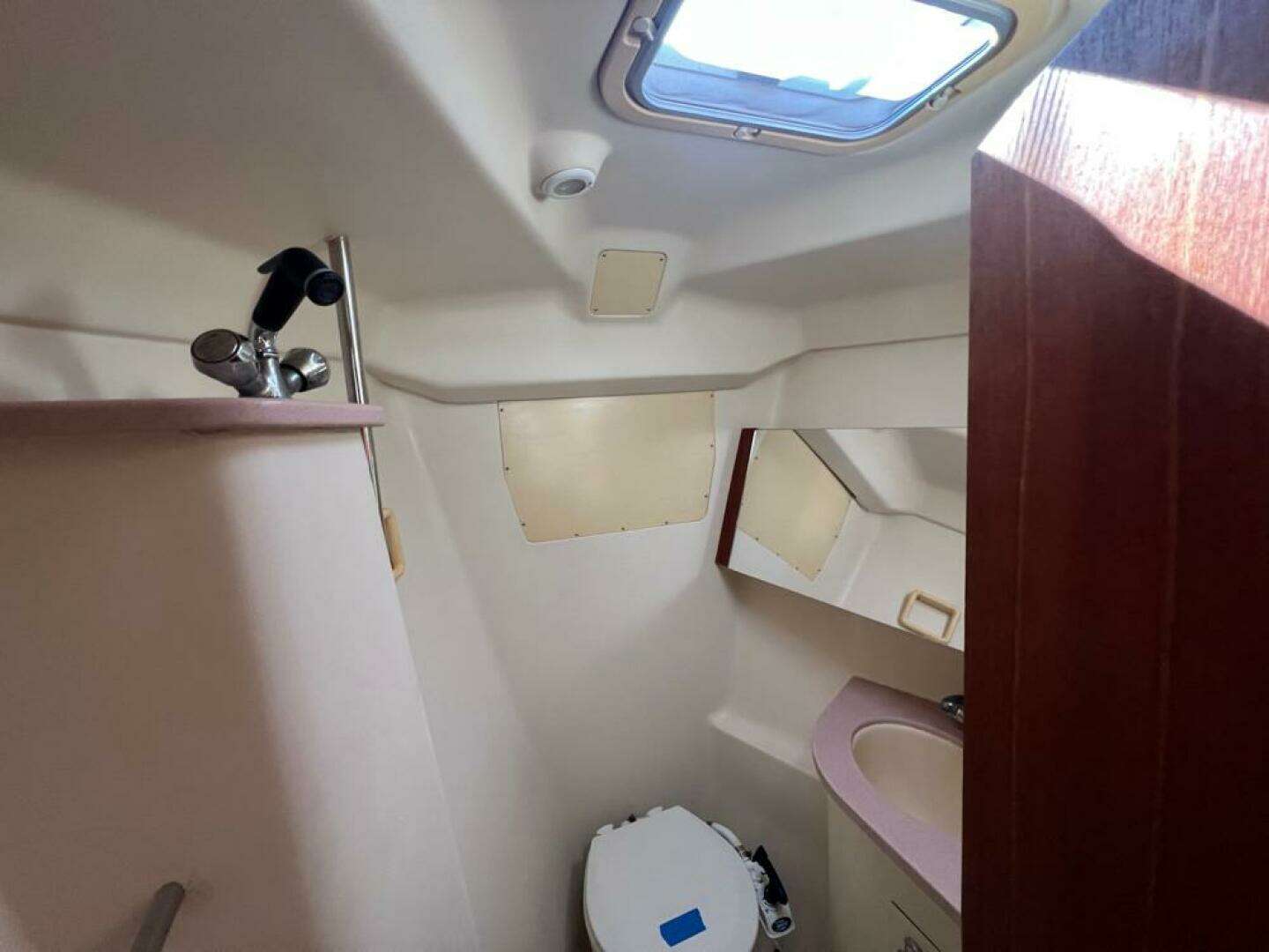 2001 Hunter 420 Passage - Image 17