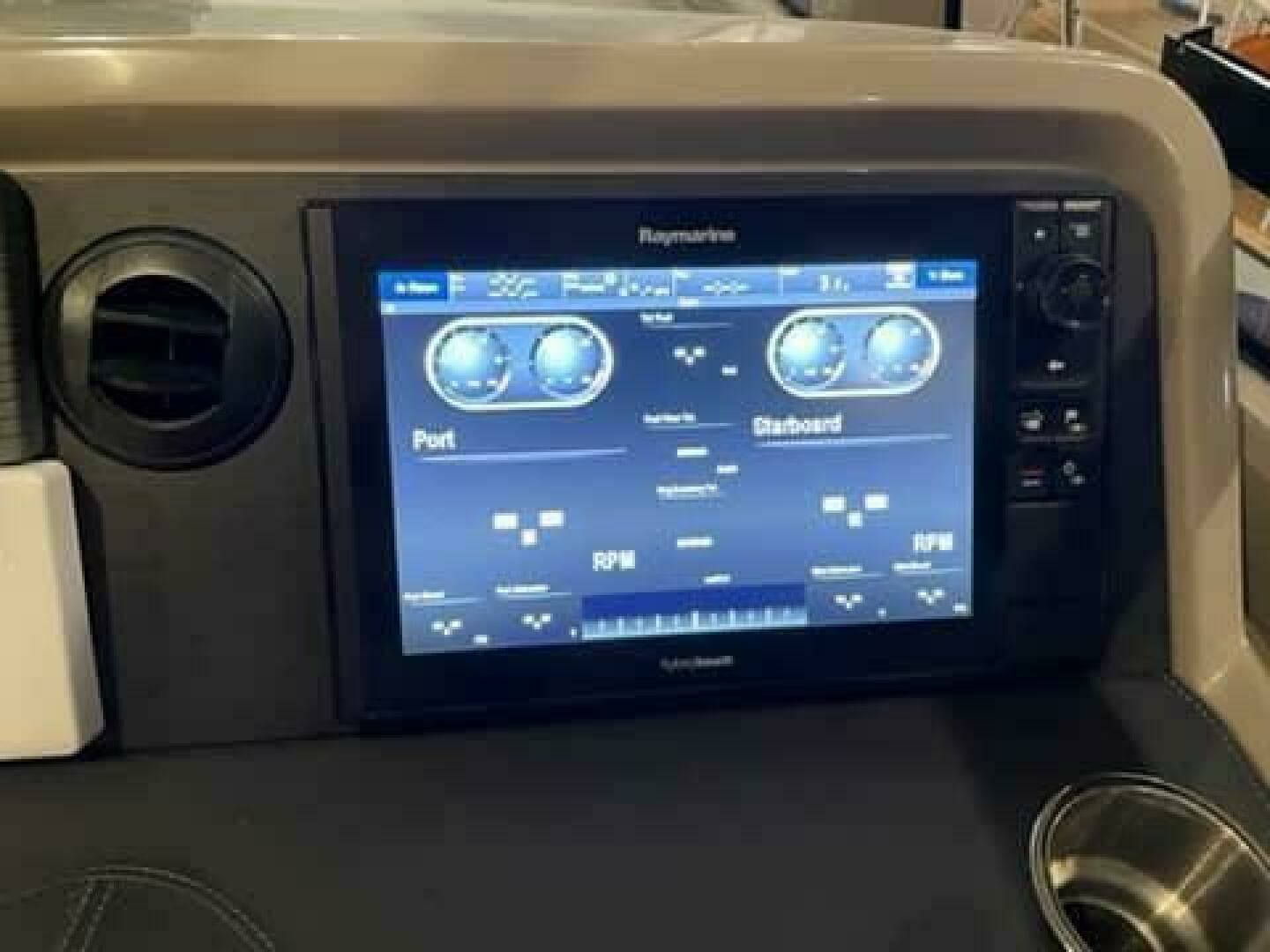 2017 Sea Ray 460 Sundancer - Image 8