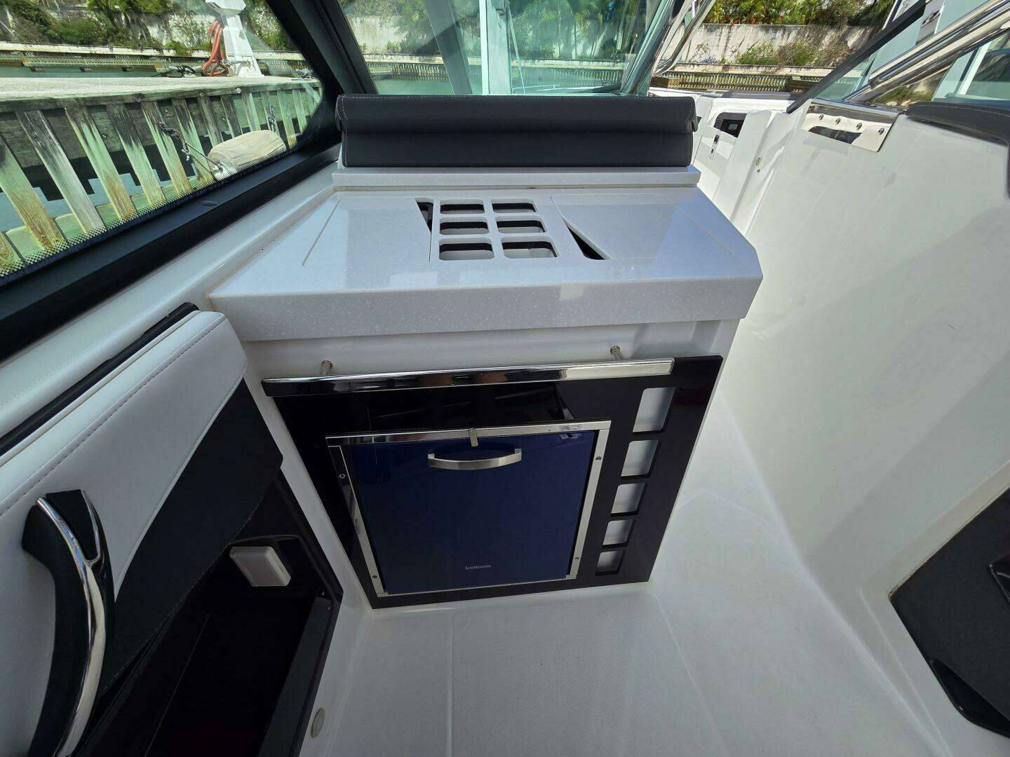 2018 Monterey 378 SE - Image 14
