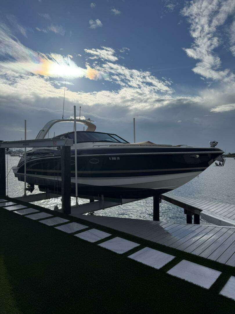 2016 Formula 330 Crossover Bowrider - Image 3