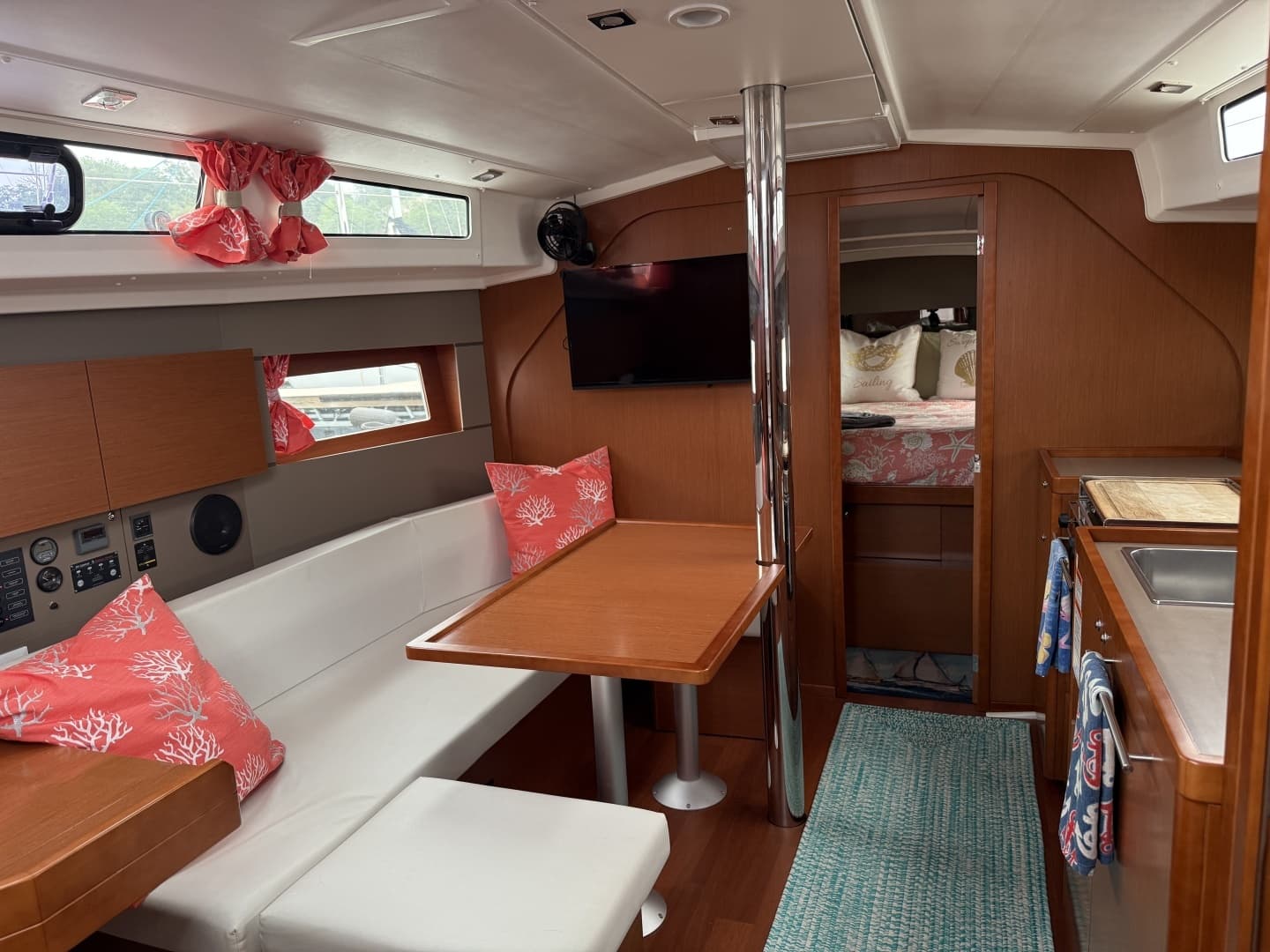 2016 Beneteau Oceanis - Image 27