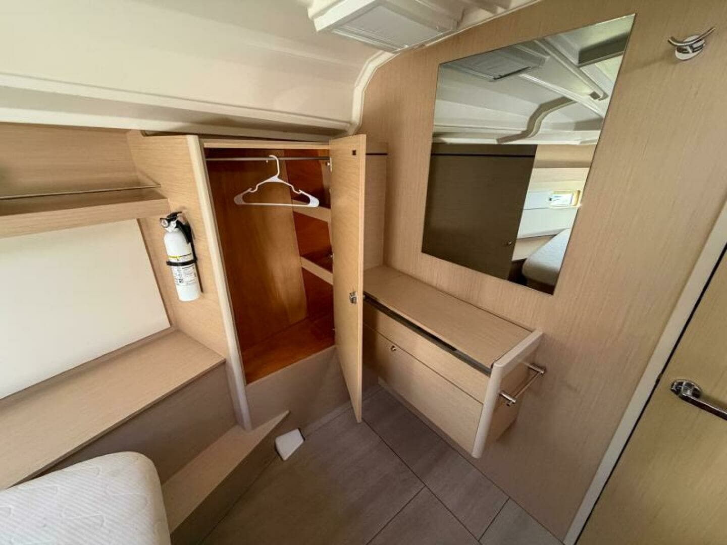 2022 Beneteau 40.1 - Image 15
