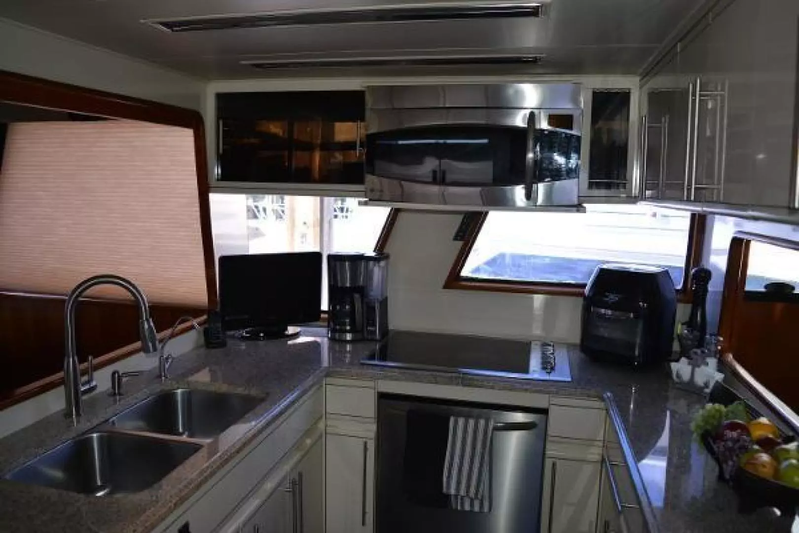 1989 Viking Motor Yacht - Image 47