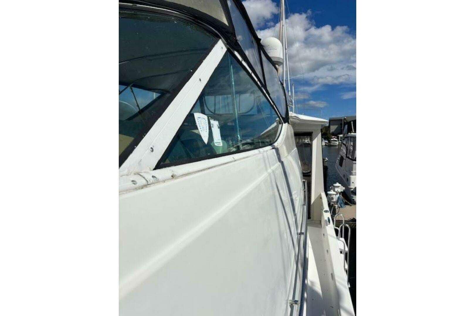 2004 Carver 466 Motor Yacht - Image 31