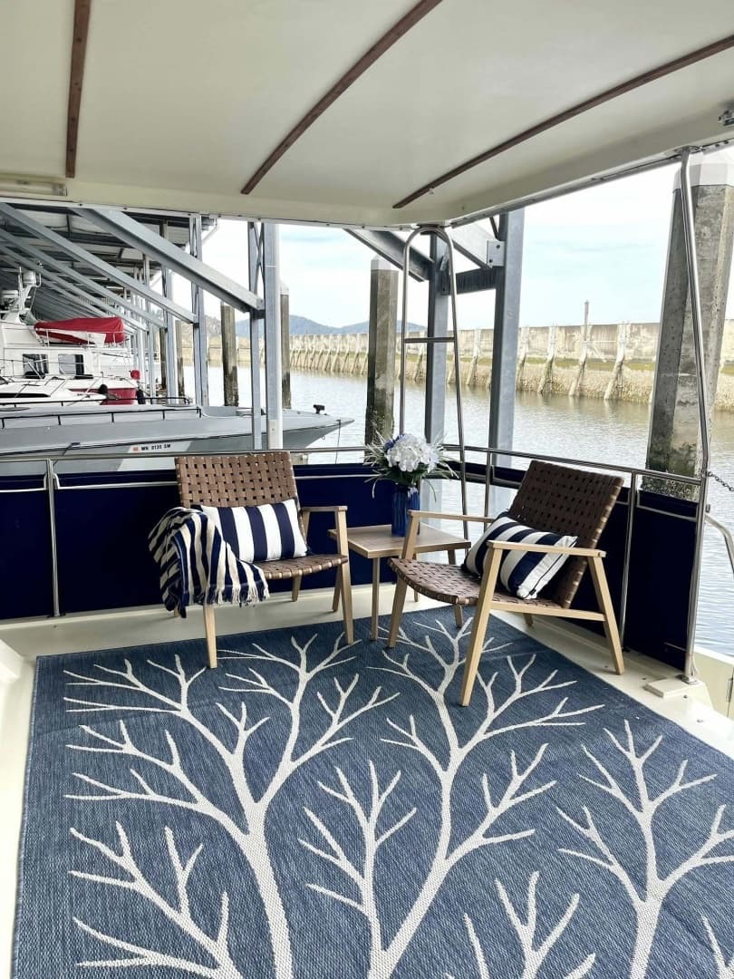 1989 Tollycraft Cockpit Motor Yacht - Image 2