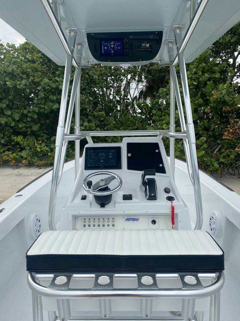 1988 Intrepid 24 - Image 4
