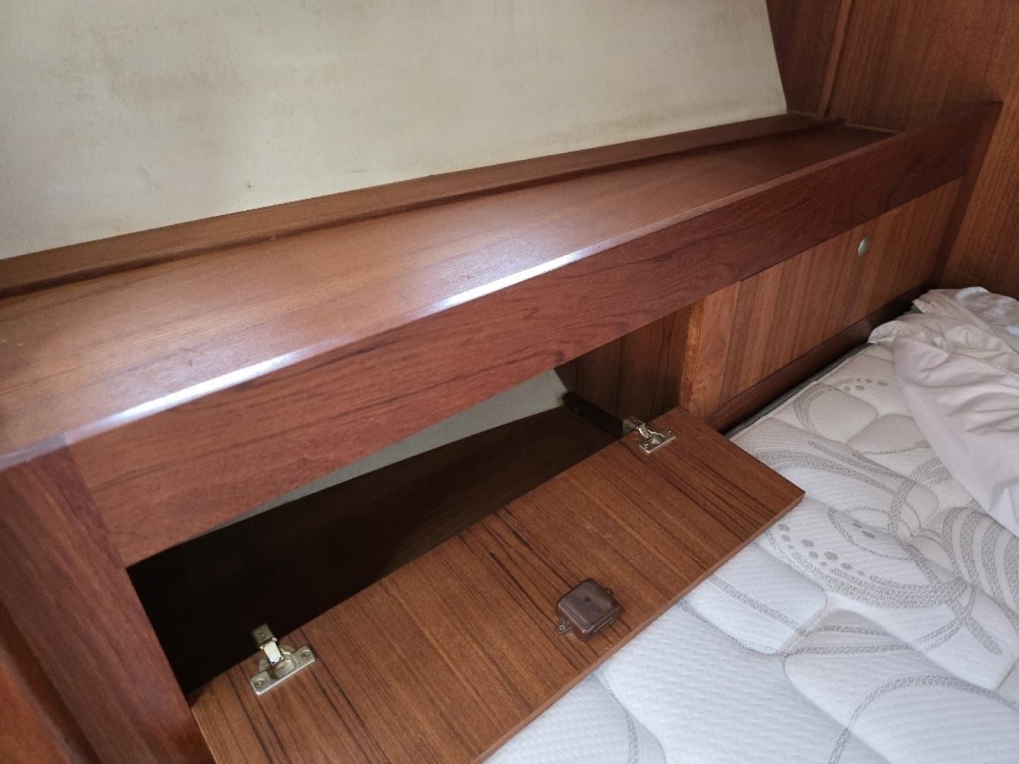 1998 Hunter 410 - Image 36