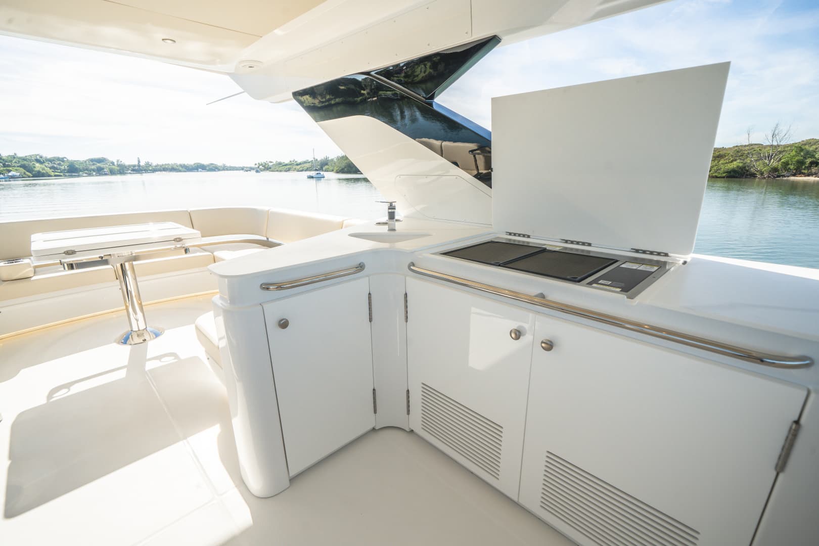 2026 Cruisers Yachts 57 FLY - Image 21