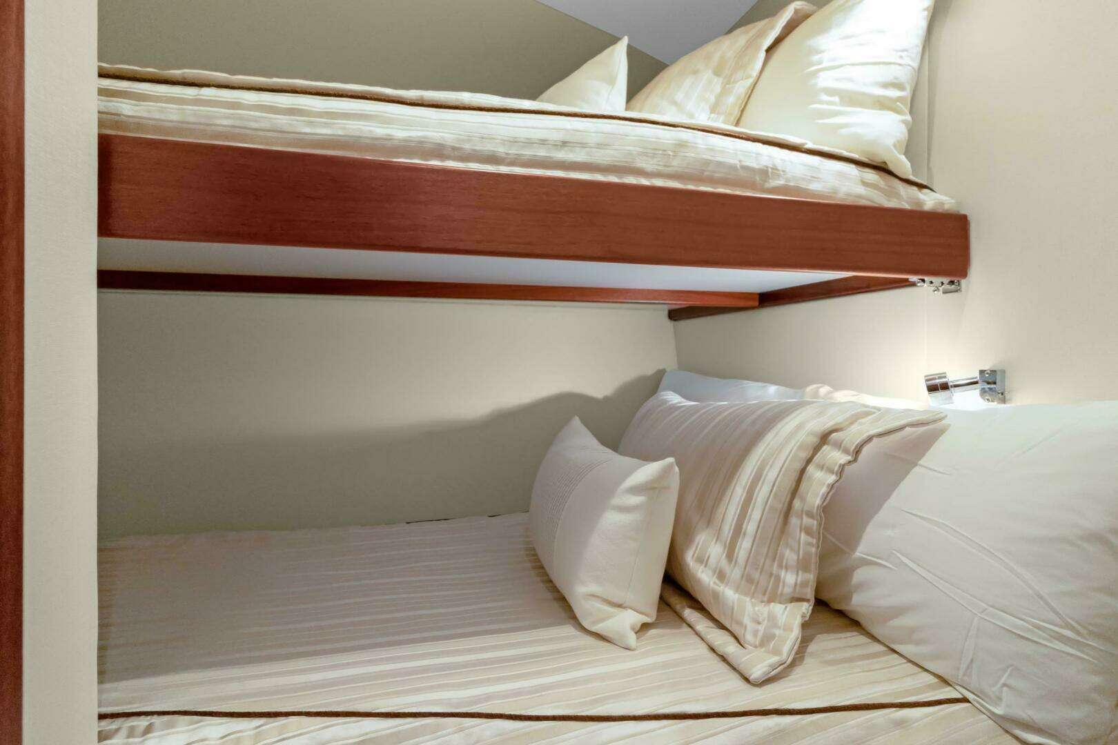 2016 Hatteras GT63 - Image 48