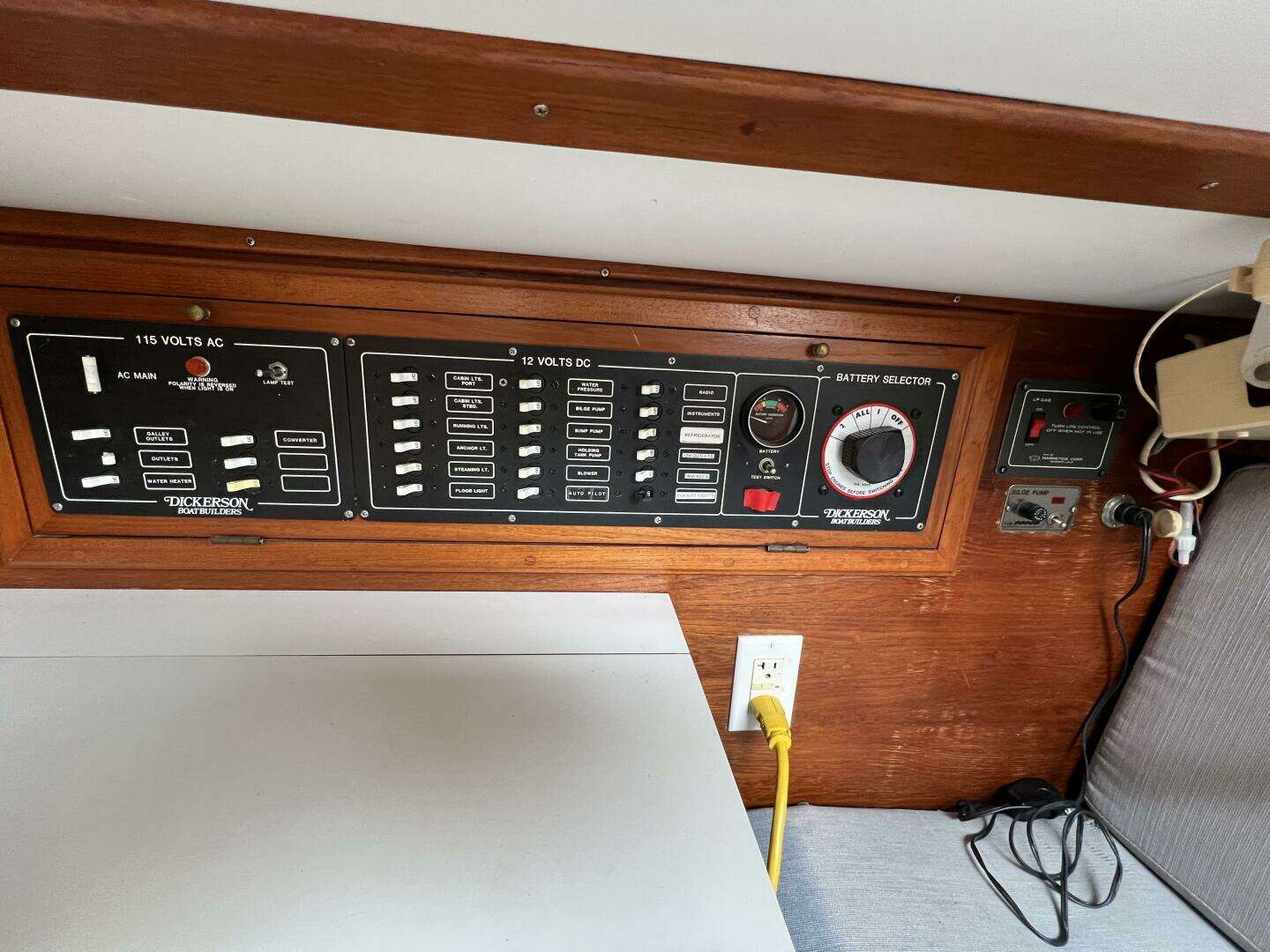1986 Dickerson Tri-Cabin - Image 32