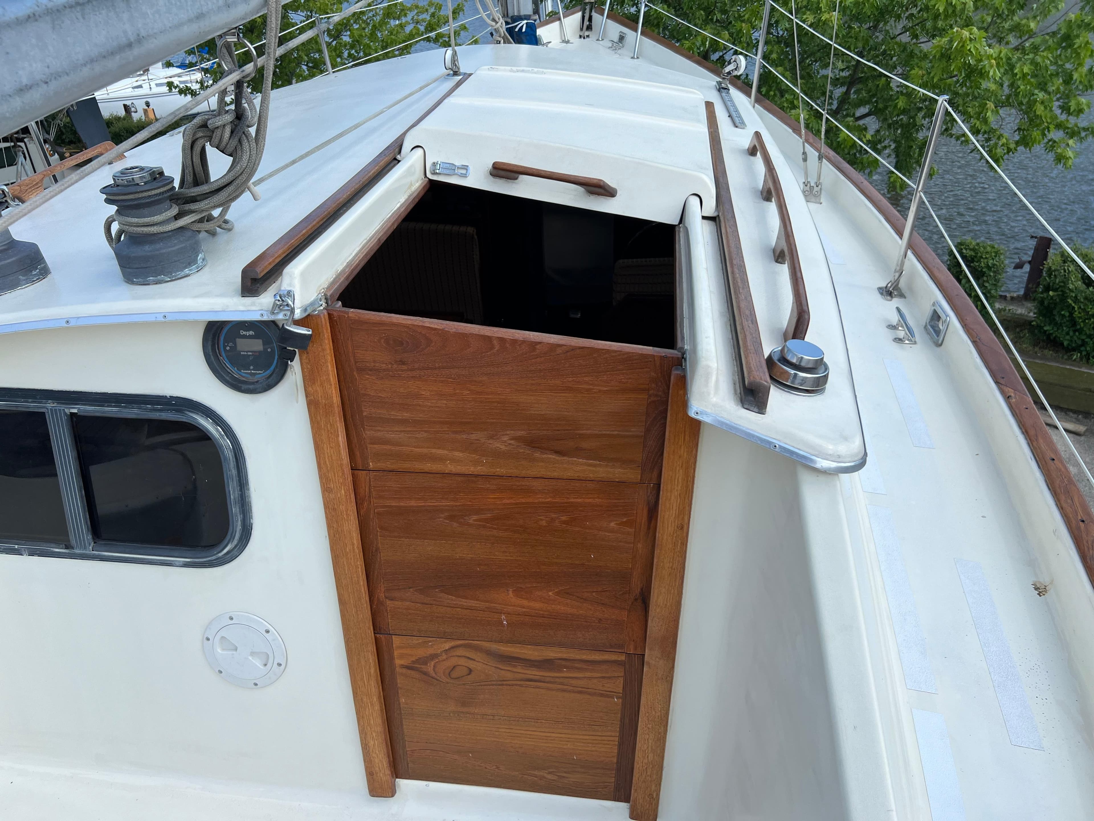 1982 Campion C-320 Pilot House sailboat deck with wooden cabin door.