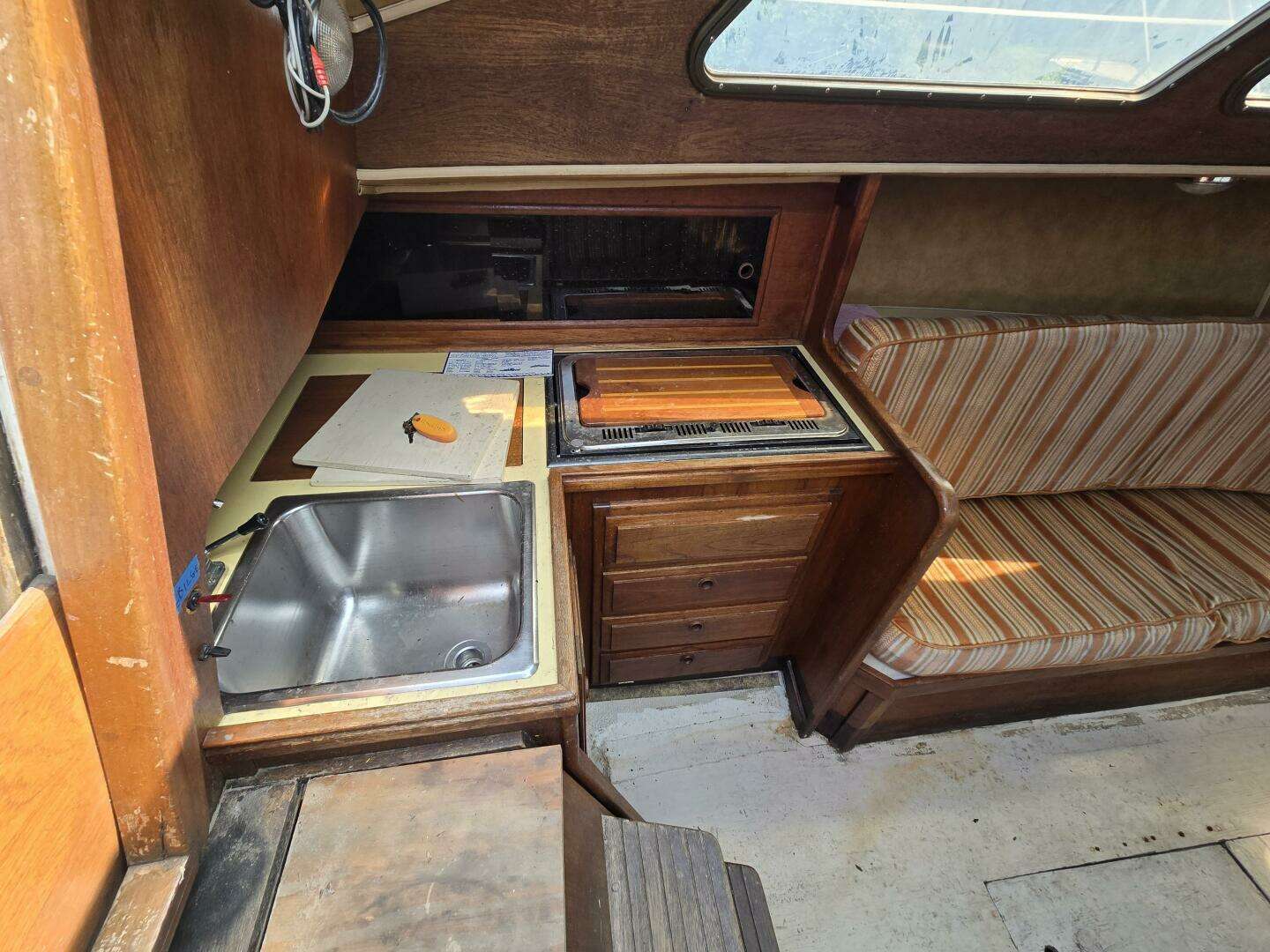1976 Islander 28 - Image 7