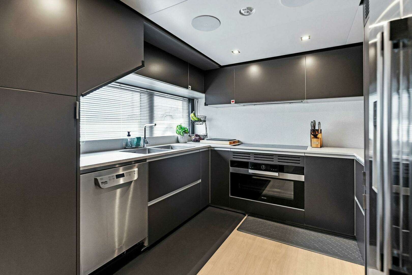 2024 Custom Line Navetta 33 - Image 67
